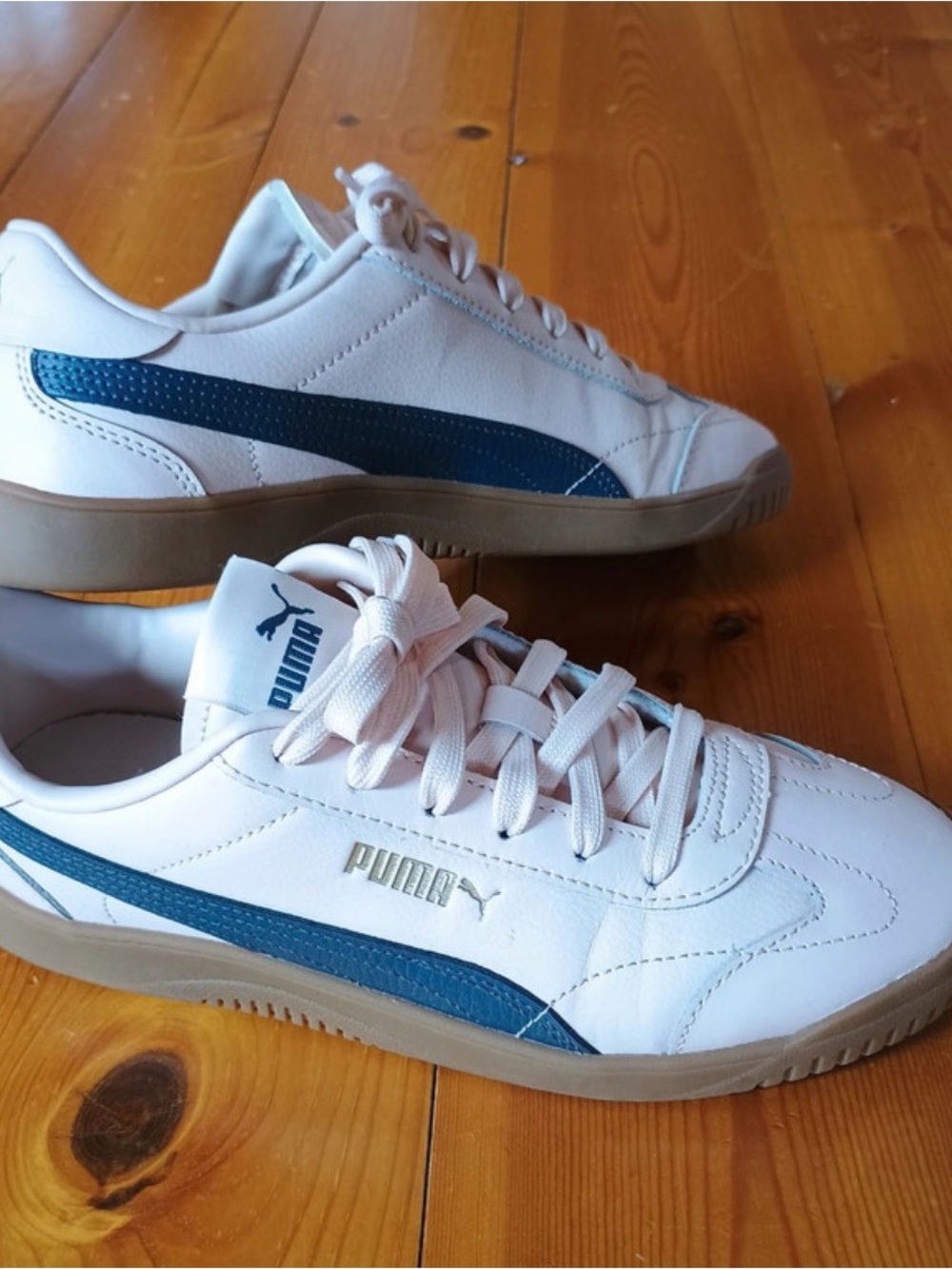 Puma women Leather Sneakers with Blue Stripe